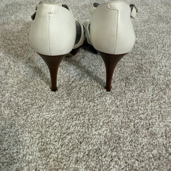 NWOT Guess Women's Peep Toe Stilletos Size 8 - Picture 3 of 7